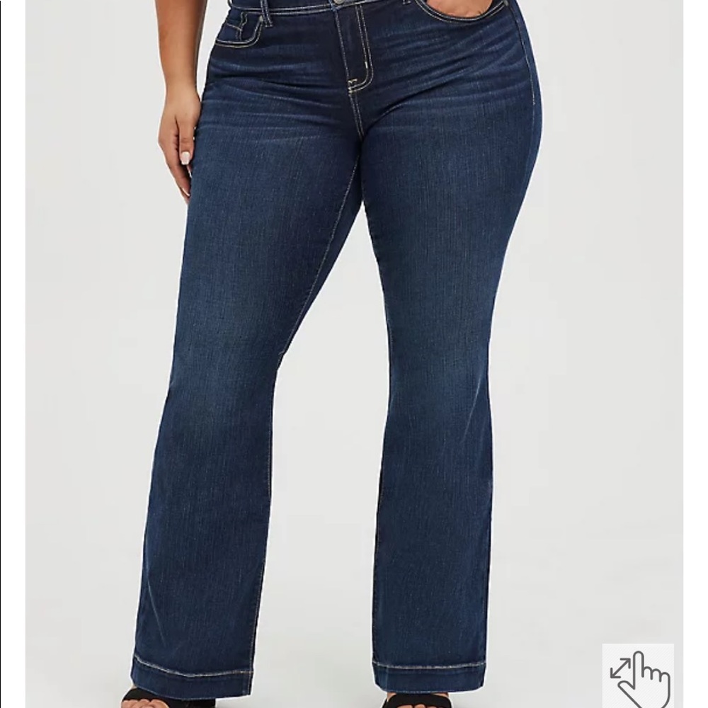 TORRID Size 20 MID-RISE FLARE JEAN - VINTAGE STRETCH DARK WASH